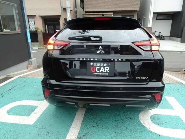 エクリプスクロスＰＨＥＶ Ｐ　パノラマサンルーフ　本革シート　ＭＩ－ＰＩＬＯＴ　スマホ連携ナビ　ＥＴＣ　運転席助手席・後席シートヒーター　マルチアラウンドモニター　純正アルミホイール　ＡＣ１５００Ｗ　後側方車両検知システム（10枚目）