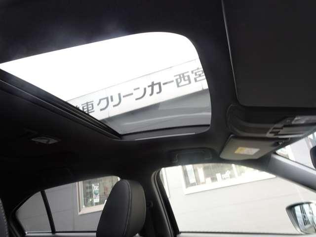 エクリプスクロスＰＨＥＶ Ｐ　パノラマサンルーフ　本革シート　ＭＩ－ＰＩＬＯＴ　スマホ連携ナビ　ＥＴＣ　運転席助手席・後席シートヒーター　マルチアラウンドモニター　純正アルミホイール　ＡＣ１５００Ｗ　後側方車両検知システム（20枚目）