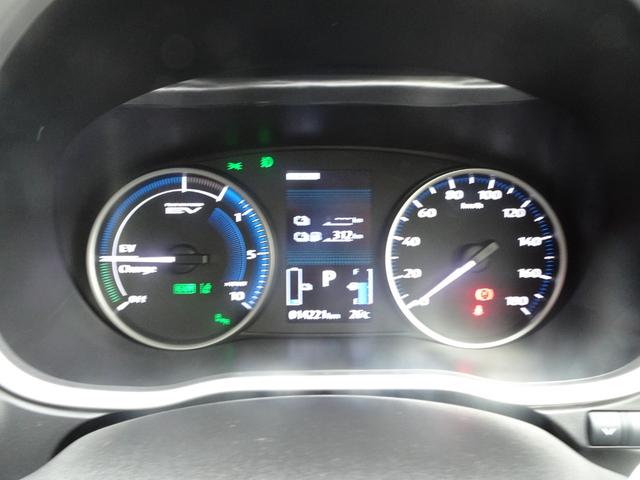 エクリプスクロスＰＨＥＶ Ｐ　パノラマサンルーフ　本革シート　ＭＩ－ＰＩＬＯＴ　スマホ連携ナビ　ＥＴＣ　運転席助手席・後席シートヒーター　マルチアラウンドモニター　純正アルミホイール　ＡＣ１５００Ｗ　後側方車両検知システム（21枚目）