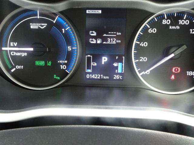 エクリプスクロスＰＨＥＶ Ｐ　パノラマサンルーフ　本革シート　ＭＩ－ＰＩＬＯＴ　スマホ連携ナビ　ＥＴＣ　運転席助手席・後席シートヒーター　マルチアラウンドモニター　純正アルミホイール　ＡＣ１５００Ｗ　後側方車両検知システム（22枚目）