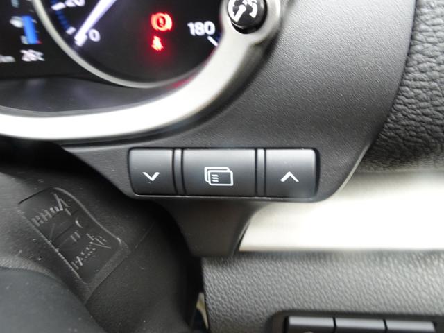 エクリプスクロスＰＨＥＶ Ｐ　パノラマサンルーフ　本革シート　ＭＩ－ＰＩＬＯＴ　スマホ連携ナビ　ＥＴＣ　運転席助手席・後席シートヒーター　マルチアラウンドモニター　純正アルミホイール　ＡＣ１５００Ｗ　後側方車両検知システム（25枚目）