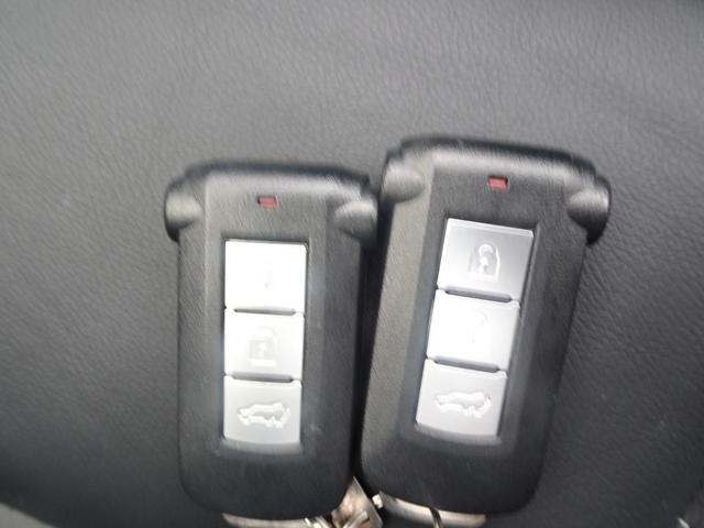 エクリプスクロスＰＨＥＶ Ｐ　パノラマサンルーフ　本革シート　ＭＩ－ＰＩＬＯＴ　スマホ連携ナビ　ＥＴＣ　運転席助手席・後席シートヒーター　マルチアラウンドモニター　純正アルミホイール　ＡＣ１５００Ｗ　後側方車両検知システム（36枚目）