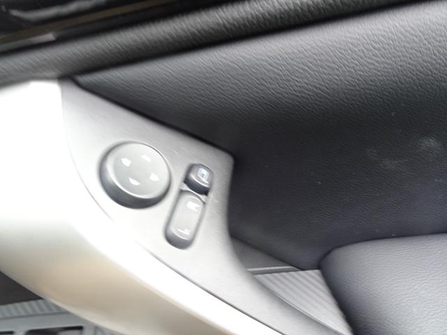 エクリプスクロスＰＨＥＶ Ｐ　パノラマサンルーフ　本革シート　ＭＩ－ＰＩＬＯＴ　スマホ連携ナビ　ＥＴＣ　運転席助手席・後席シートヒーター　マルチアラウンドモニター　純正アルミホイール　ＡＣ１５００Ｗ　後側方車両検知システム（39枚目）