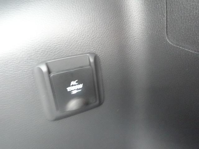 エクリプスクロスＰＨＥＶ Ｐ　パノラマサンルーフ　本革シート　ＭＩ－ＰＩＬＯＴ　スマホ連携ナビ　ＥＴＣ　運転席助手席・後席シートヒーター　マルチアラウンドモニター　純正アルミホイール　ＡＣ１５００Ｗ　後側方車両検知システム（49枚目）