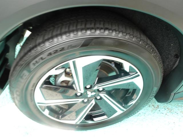 エクリプスクロスＰＨＥＶ Ｐ　パノラマサンルーフ　本革シート　ＭＩ－ＰＩＬＯＴ　スマホ連携ナビ　ＥＴＣ　運転席助手席・後席シートヒーター　マルチアラウンドモニター　純正アルミホイール　ＡＣ１５００Ｗ　後側方車両検知システム（57枚目）