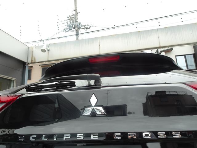 エクリプスクロスＰＨＥＶ Ｐ　パノラマサンルーフ　本革シート　ＭＩ－ＰＩＬＯＴ　スマホ連携ナビ　ＥＴＣ　運転席助手席・後席シートヒーター　マルチアラウンドモニター　純正アルミホイール　ＡＣ１５００Ｗ　後側方車両検知システム（62枚目）