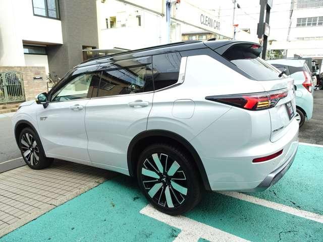 アウトランダーＰＨＥＶ Ｐエグゼクティブパッケージ　電動パノラマサンルーフ　前後ドラレコ　ＥＴＣ　１２．３インチナビディスプレイ　マルチアラウンドモニター　ＹＡＭＡＨＡサウンドシステム　セミアニリンレザーシート　ＡＣ１５００Ｗ　電動テールゲート（12枚目）