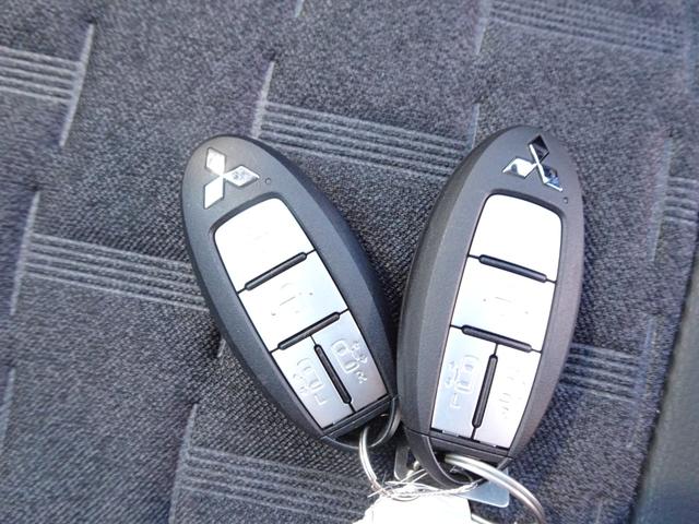 デリカミニ Ｔ　プレミアム　マイパイロット　両側電動スライドドア　ＬＥＤヘッドライト　スマートキー　パドルシフト　撥水シート生地　ｅ－Ａｓｓｉｓｔ　ヒルディセントコントロール　デジタルルームミラー　マルチアラウンドモニター（30枚目）