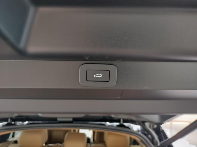 レンジローバー ＨＳＥ　Ｐ５３０　スタンダードホイールベース　後期ＮＥＷインテリア／プレミアムアップグレードインテリアＰ／２３ＡＷ／電動ステップ／パノラマルーフ／シートクーラ前後／メリディアン／ＢＳＭ／Ｄインナーミラー／ヘッドアップＤ／エアサス／純正ドラレコ前後（20枚目）