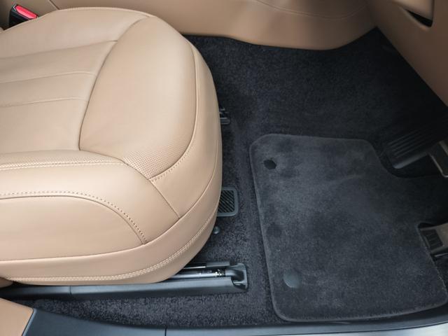 レンジローバー ＨＳＥ　Ｐ５３０　スタンダードホイールベース　後期ＮＥＷインテリア／プレミアムアップグレードインテリアＰ／２３ＡＷ／電動ステップ／パノラマルーフ／シートクーラ前後／メリディアン／ＢＳＭ／Ｄインナーミラー／ヘッドアップＤ／エアサス／純正ドラレコ前後（25枚目）