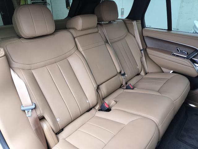レンジローバー ＨＳＥ　Ｐ５３０　スタンダードホイールベース　後期ＮＥＷインテリア／プレミアムアップグレードインテリアＰ／２３ＡＷ／電動ステップ／パノラマルーフ／シートクーラ前後／メリディアン／ＢＳＭ／Ｄインナーミラー／ヘッドアップＤ／エアサス／純正ドラレコ前後（31枚目）