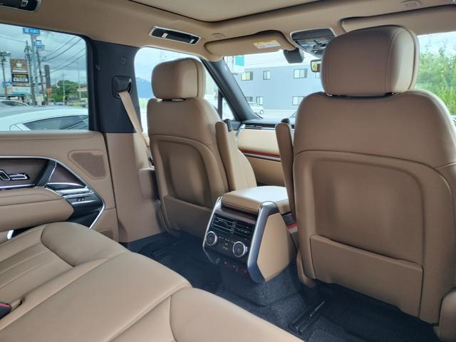 レンジローバー ＨＳＥ　Ｐ５３０　スタンダードホイールベース　後期ＮＥＷインテリア／プレミアムアップグレードインテリアＰ／２３ＡＷ／電動ステップ／パノラマルーフ／シートクーラ前後／メリディアン／ＢＳＭ／Ｄインナーミラー／ヘッドアップＤ／エアサス／純正ドラレコ前後（33枚目）