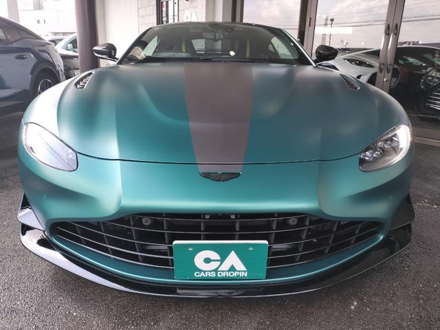 ヴァンテージ ベースグレード　Ｆ１　Ｅｄｉｔｉｏｎ／サテンカラー／２１ＡＷ／ライムキャリパー／レザー＆アルカンタラステアリング／シートヒーター／カーボンルーフ／カーボンミラー／ＢＳＭ／レーダー探知機／社外ドラレコ前後／ワンオーナー（8枚目）