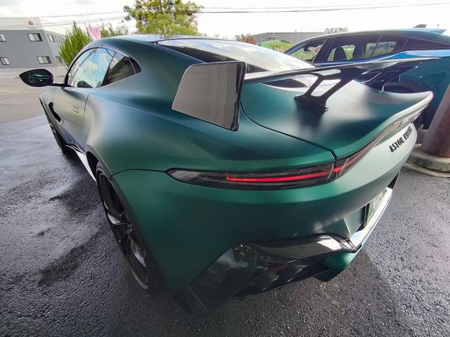 ヴァンテージ ベースグレード　Ｆ１　Ｅｄｉｔｉｏｎ／サテンカラー／２１ＡＷ／ライムキャリパー／レザー＆アルカンタラステアリング／シートヒーター／カーボンルーフ／カーボンミラー／ＢＳＭ／レーダー探知機／社外ドラレコ前後／ワンオーナー（11枚目）