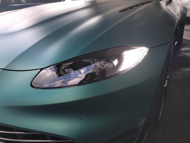 ヴァンテージ ベースグレード　Ｆ１　Ｅｄｉｔｉｏｎ／サテンカラー／２１ＡＷ／ライムキャリパー／レザー＆アルカンタラステアリング／シートヒーター／カーボンルーフ／カーボンミラー／ＢＳＭ／レーダー探知機／社外ドラレコ前後／ワンオーナー（17枚目）