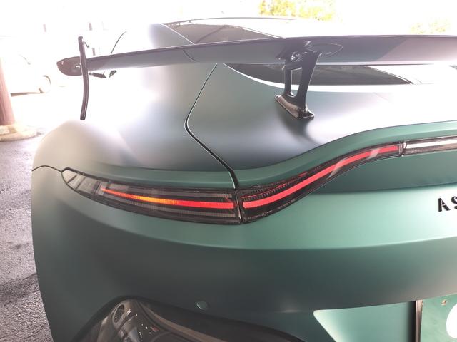 ヴァンテージ ベースグレード　Ｆ１　Ｅｄｉｔｉｏｎ／サテンカラー／２１ＡＷ／ライムキャリパー／レザー＆アルカンタラステアリング／シートヒーター／カーボンルーフ／カーボンミラー／ＢＳＭ／レーダー探知機／社外ドラレコ前後／ワンオーナー（18枚目）