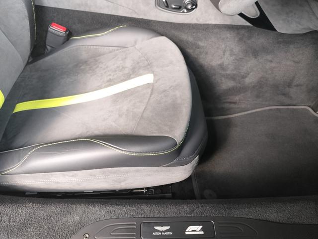 ヴァンテージ ベースグレード　Ｆ１　Ｅｄｉｔｉｏｎ／サテンカラー／２１ＡＷ／ライムキャリパー／レザー＆アルカンタラステアリング／シートヒーター／カーボンルーフ／カーボンミラー／ＢＳＭ／レーダー探知機／社外ドラレコ前後／ワンオーナー（29枚目）