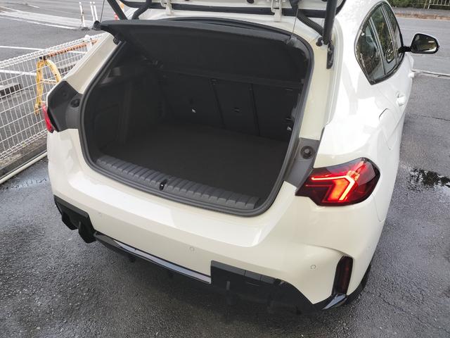 １シリーズ １２０　Ｍスポーツ　レンタカー登録済車両／令和１０年０２保証付／テクノロジーパッケージ／アダプティブＬＥＤヘッドライト／Ｆシートヒーター／１８ＡＷ／電動リアゲート／純正ナビ／衝突軽減ブレーキ／ＡＣＣ／ＢＳＭ／ＥＴＣ２．０（21枚目）