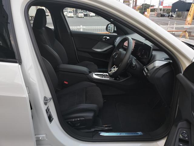 １シリーズ １２０　Ｍスポーツ　レンタカー登録済車両／令和１０年０２保証付／テクノロジーパッケージ／アダプティブＬＥＤヘッドライト／Ｆシートヒーター／１８ＡＷ／電動リアゲート／純正ナビ／衝突軽減ブレーキ／ＡＣＣ／ＢＳＭ／ＥＴＣ２．０（26枚目）