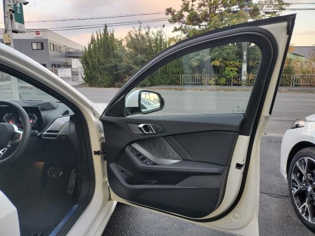 １シリーズ １２０　Ｍスポーツ　レンタカー登録済車両／令和１０年０２保証付／テクノロジーパッケージ／アダプティブＬＥＤヘッドライト／Ｆシートヒーター／１８ＡＷ／電動リアゲート／純正ナビ／衝突軽減ブレーキ／ＡＣＣ／ＢＳＭ／ＥＴＣ２．０（32枚目）