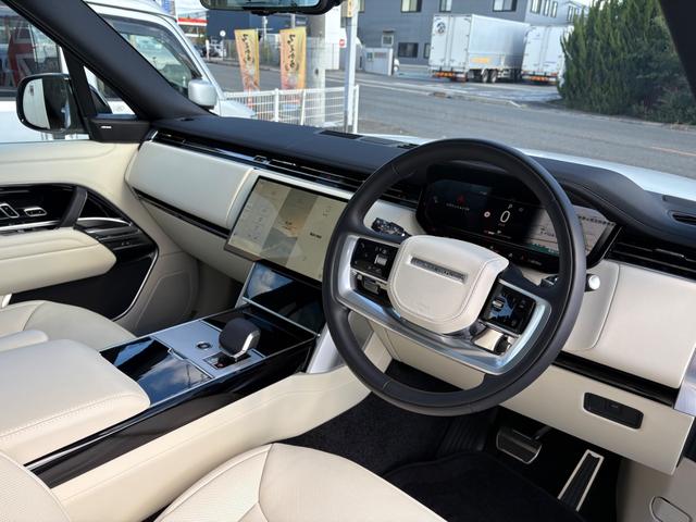 レンジローバー SE D350 スタンダードホイールベース MY2025/350PS/23インチAW/シャドーエクステリアP/パノラミックSR/ブラックルーフ/デジタルインナーミラー/シートヒータ/ステアリングヒータ/メリディアンサウンド/純正ドラレコ前後(3枚目)