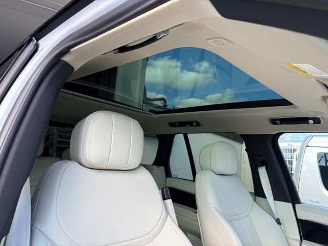 レンジローバー SE D350 スタンダードホイールベース MY2025/350PS/23インチAW/シャドーエクステリアP/パノラミックSR/ブラックルーフ/デジタルインナーミラー/シートヒータ/ステアリングヒータ/メリディアンサウンド/純正ドラレコ前後(4枚目)