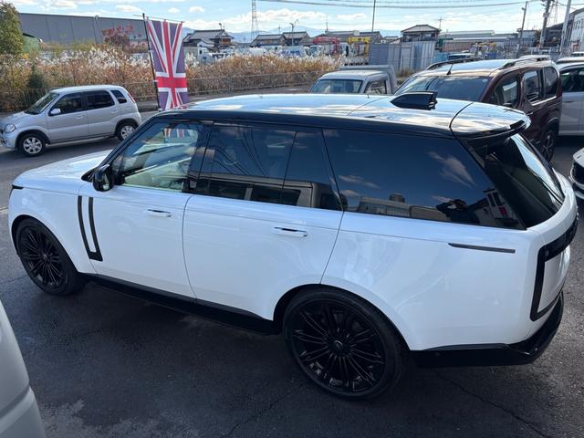 レンジローバー SE D350 スタンダードホイールベース MY2025/350PS/23インチAW/シャドーエクステリアP/パノラミックSR/ブラックルーフ/デジタルインナーミラー/シートヒータ/ステアリングヒータ/メリディアンサウンド/純正ドラレコ前後(8枚目)