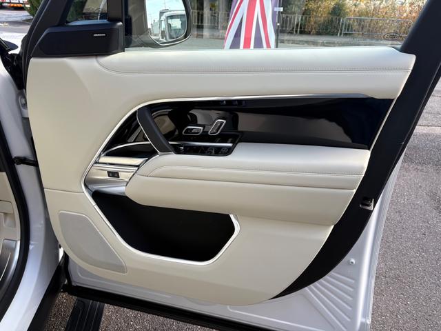 レンジローバー SE D350 スタンダードホイールベース MY2025/350PS/23インチAW/シャドーエクステリアP/パノラミックSR/ブラックルーフ/デジタルインナーミラー/シートヒータ/ステアリングヒータ/メリディアンサウンド/純正ドラレコ前後(13枚目)