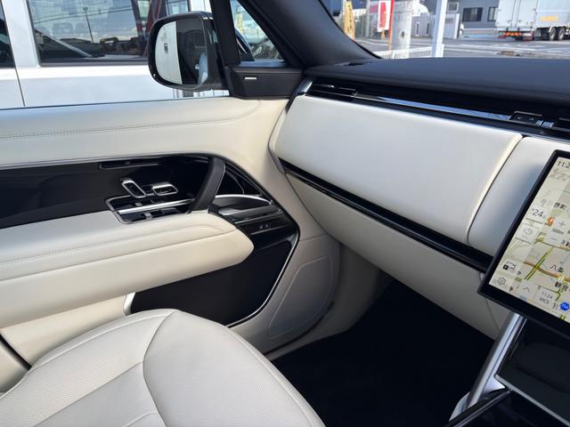 レンジローバー SE D350 スタンダードホイールベース MY2025/350PS/23インチAW/シャドーエクステリアP/パノラミックSR/ブラックルーフ/デジタルインナーミラー/シートヒータ/ステアリングヒータ/メリディアンサウンド/純正ドラレコ前後(16枚目)