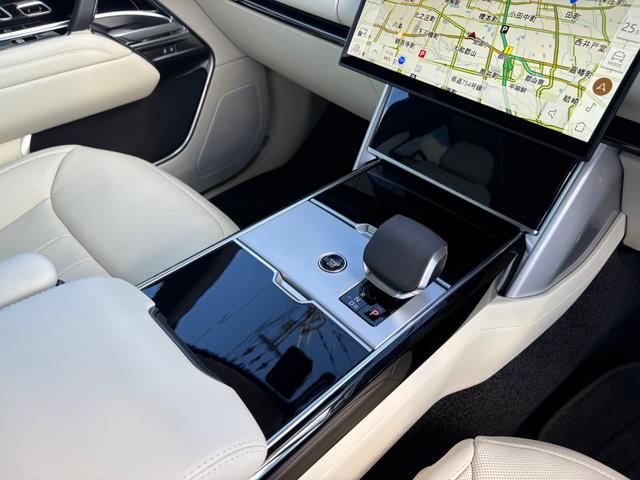 レンジローバー SE D350 スタンダードホイールベース MY2025/350PS/23インチAW/シャドーエクステリアP/パノラミックSR/ブラックルーフ/デジタルインナーミラー/シートヒータ/ステアリングヒータ/メリディアンサウンド/純正ドラレコ前後(17枚目)