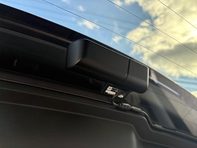 レンジローバー SE D350 スタンダードホイールベース MY2025/350PS/23インチAW/シャドーエクステリアP/パノラミックSR/ブラックルーフ/デジタルインナーミラー/シートヒータ/ステアリングヒータ/メリディアンサウンド/純正ドラレコ前後(30枚目)