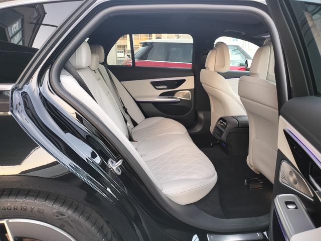 Eクラスステーションワゴン E200ステーションワゴンアバギャルドAMGラインP パノラミックSR/レザーエクスクルーシブP/デジタルインテリアP/アドバンスドP/ダイヤモンドステッチナッパ革/スーパースクリーン/ブルメスター/ワンオーナ(33枚目)