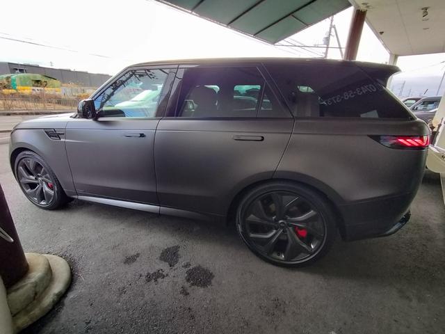 レンジローバースポーツ サテンエディション　３５台限定車／サテンプロテクティブフィルム／パノラマＳＲ／ブラックエクステリアＰ／２３インチカーボンＡＷ／ストーマーハンドリングＰ／ＭＥＲＩＤＩＡＮシグネチャーサウンド／急速クーラーボックス／ワンオナ（10枚目）