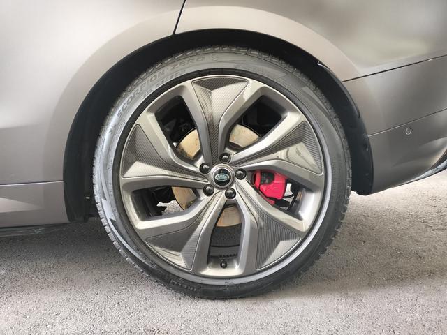 レンジローバースポーツ サテンエディション　３５台限定車／サテンプロテクティブフィルム／パノラマＳＲ／ブラックエクステリアＰ／２３インチカーボンＡＷ／ストーマーハンドリングＰ／ＭＥＲＩＤＩＡＮシグネチャーサウンド／急速クーラーボックス／ワンオナ（16枚目）