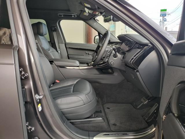 レンジローバースポーツ サテンエディション　３５台限定車／サテンプロテクティブフィルム／パノラマＳＲ／ブラックエクステリアＰ／２３インチカーボンＡＷ／ストーマーハンドリングＰ／ＭＥＲＩＤＩＡＮシグネチャーサウンド／急速クーラーボックス／ワンオナ（25枚目）