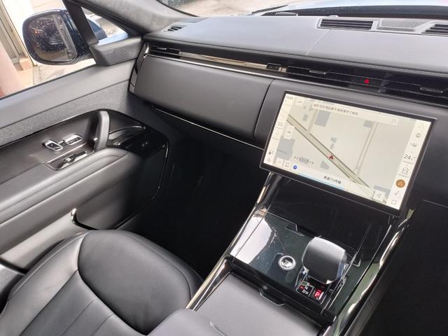 レンジローバースポーツ サテンエディション　３５台限定車／サテンプロテクティブフィルム／パノラマＳＲ／ブラックエクステリアＰ／２３インチカーボンＡＷ／ストーマーハンドリングＰ／ＭＥＲＩＤＩＡＮシグネチャーサウンド／急速クーラーボックス／ワンオナ（27枚目）