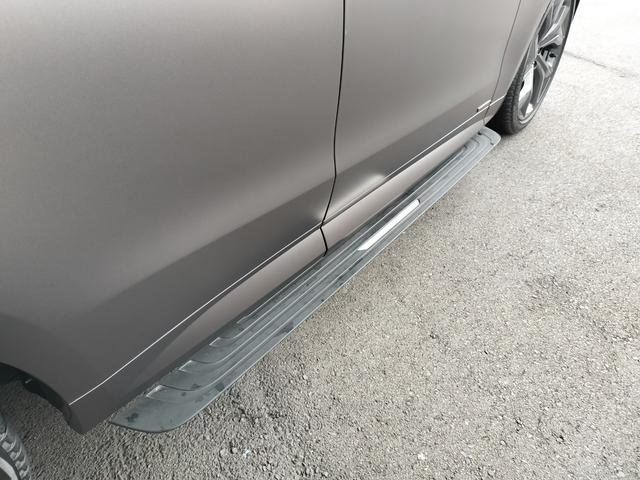 レンジローバースポーツ サテンエディション　３５台限定車／サテンプロテクティブフィルム／パノラマＳＲ／ブラックエクステリアＰ／２３インチカーボンＡＷ／ストーマーハンドリングＰ／ＭＥＲＩＤＩＡＮシグネチャーサウンド／急速クーラーボックス／ワンオナ（30枚目）