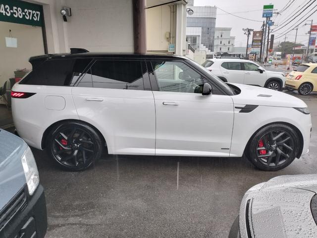 レンジローバースポーツ オートバイオグラフィー　Ｐ５５０ｅ　２２ブラックＡＷ／電動格納牽引バー／急速クーラーＢＯＸ／ブラックエクステリアＰ／パノラミックＳＲ／デジタルインナーミラー／シートヒーター＆クーラーＦＲ／メリディアン／ヘッドアップＤ／純正ドラレコ前後（13枚目）