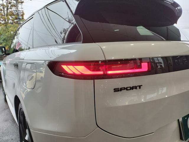 レンジローバースポーツ オートバイオグラフィー　Ｐ５５０ｅ　２２ブラックＡＷ／電動格納牽引バー／急速クーラーＢＯＸ／ブラックエクステリアＰ／パノラミックＳＲ／デジタルインナーミラー／シートヒーター＆クーラーＦＲ／メリディアン／ヘッドアップＤ／純正ドラレコ前後（17枚目）