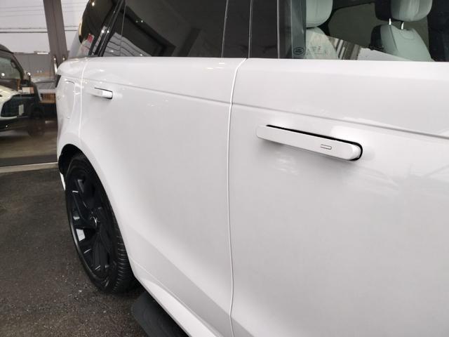 レンジローバースポーツ オートバイオグラフィー　Ｐ５５０ｅ　２２ブラックＡＷ／電動格納牽引バー／急速クーラーＢＯＸ／ブラックエクステリアＰ／パノラミックＳＲ／デジタルインナーミラー／シートヒーター＆クーラーＦＲ／メリディアン／ヘッドアップＤ／純正ドラレコ前後（18枚目）