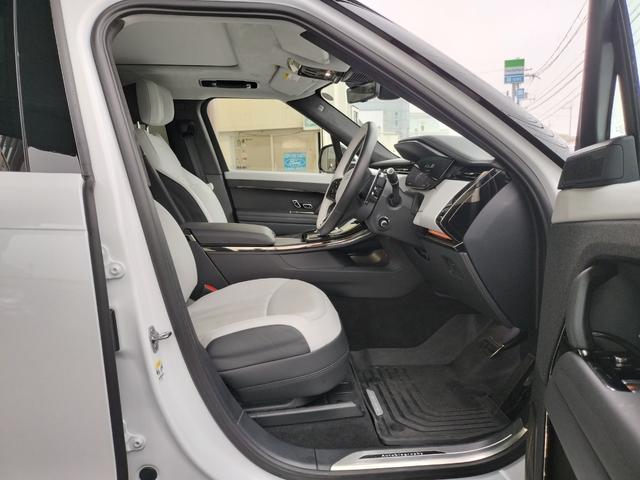 レンジローバースポーツ オートバイオグラフィー　Ｐ５５０ｅ　２２ブラックＡＷ／電動格納牽引バー／急速クーラーＢＯＸ／ブラックエクステリアＰ／パノラミックＳＲ／デジタルインナーミラー／シートヒーター＆クーラーＦＲ／メリディアン／ヘッドアップＤ／純正ドラレコ前後（26枚目）