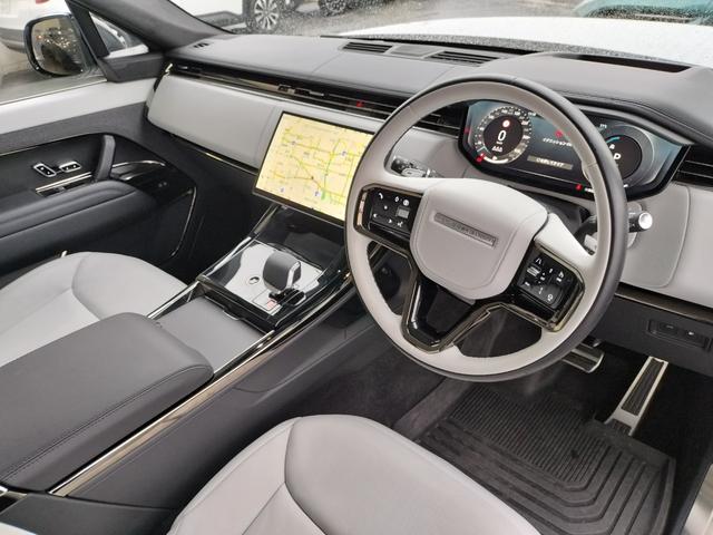 レンジローバースポーツ オートバイオグラフィー　Ｐ５５０ｅ　２２ブラックＡＷ／電動格納牽引バー／急速クーラーＢＯＸ／ブラックエクステリアＰ／パノラミックＳＲ／デジタルインナーミラー／シートヒーター＆クーラーＦＲ／メリディアン／ヘッドアップＤ／純正ドラレコ前後（27枚目）