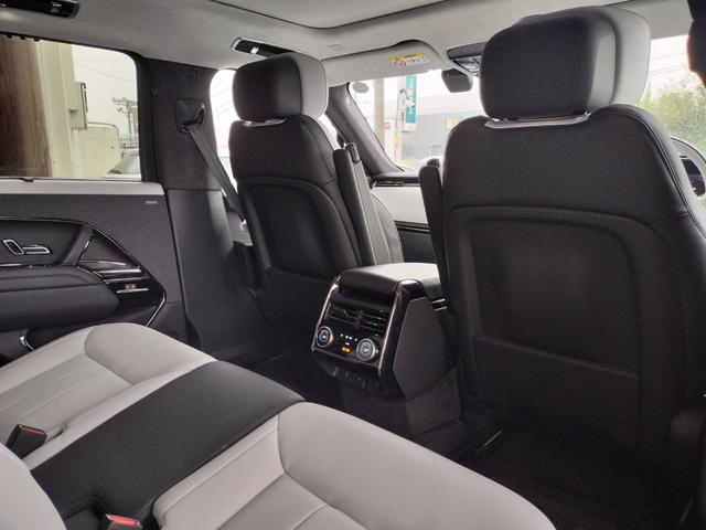 レンジローバースポーツ オートバイオグラフィー　Ｐ５５０ｅ　２２ブラックＡＷ／電動格納牽引バー／急速クーラーＢＯＸ／ブラックエクステリアＰ／パノラミックＳＲ／デジタルインナーミラー／シートヒーター＆クーラーＦＲ／メリディアン／ヘッドアップＤ／純正ドラレコ前後（33枚目）