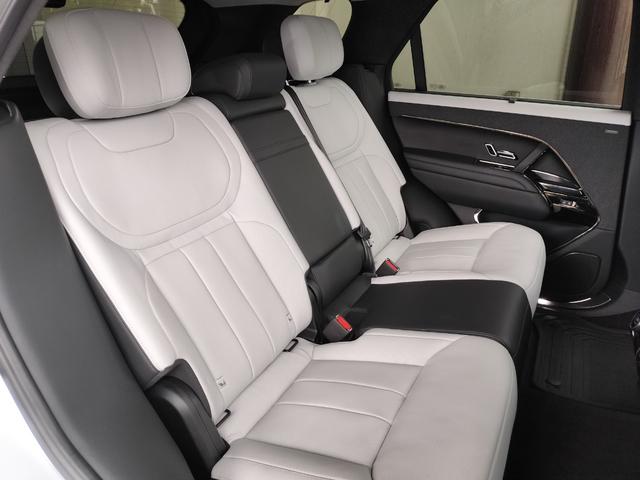 レンジローバースポーツ オートバイオグラフィー　Ｐ５５０ｅ　２２ブラックＡＷ／電動格納牽引バー／急速クーラーＢＯＸ／ブラックエクステリアＰ／パノラミックＳＲ／デジタルインナーミラー／シートヒーター＆クーラーＦＲ／メリディアン／ヘッドアップＤ／純正ドラレコ前後（34枚目）