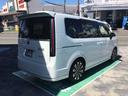 リアは【プライバシーガラス】となっております。プライバシーの確保と見た目の良さはもちろんの事、太陽光を防ぐのでエアコンの効きも良くなります。エアコンの効きが良くなるので、燃費の向上にもつながります。