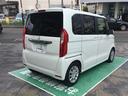 リアは【プライバシーガラス】となっております。プライバシーの確保と見た目の良さはもちろんの事、太陽光を防ぐのでエアコンの効きも良くなります。エアコンの効きが良くなるので、燃費の向上にもつながります。