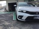 悪天候で前方や路肩が見えづらい時などに、クルマに近いところを左右に広く照らすLEDフォグライト。