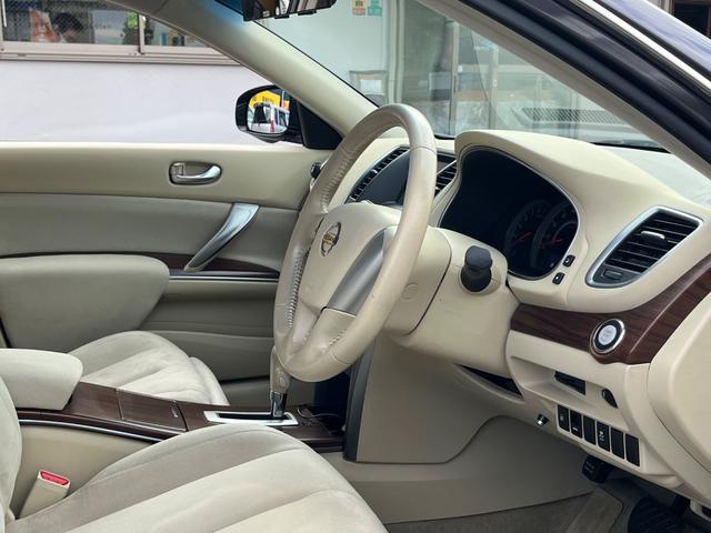 ティアナ  ナビ フルセグTV バックカメラ ETC 前後ドライブレコーダー AUX 純正AW 電動シート スマートキー オートライト(32枚目)