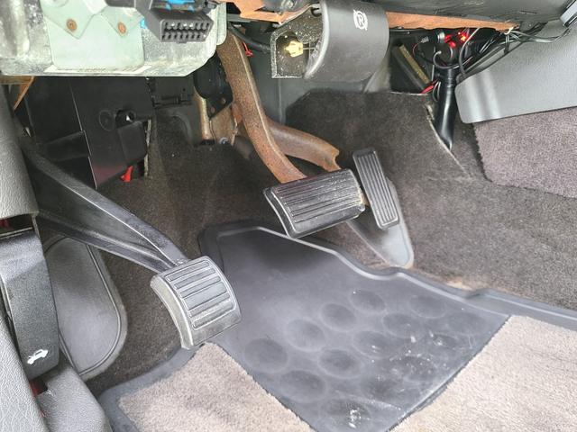 4WD/ABS/横滑り防止装置/エアバック(運転席)/サンルーフ/TV&ナビ/HDDナビ/TV(フルセグ)/DVD再生/革シート/パワーシート/AW26インチ/キーレスエントリー(73枚目)