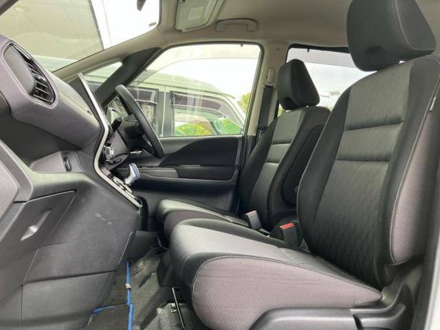 セレナ ｅパワーハイウェイスターＶ　新品タイヤ／純正　１０インチ　メモリーナビ／エマージェンシーブレーキ／両側電動スライドドア／アラウンドビューモニター／車線逸脱防止支援システム／ヘッドランプ　ＬＥＤ／Ｂｌｕｅｔｏｏｔｈ接続／ＥＴＣ（7枚目）